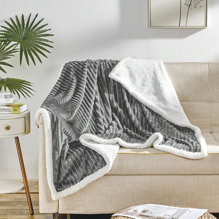 Velours – Couverture Flanelle Côtelée 3D